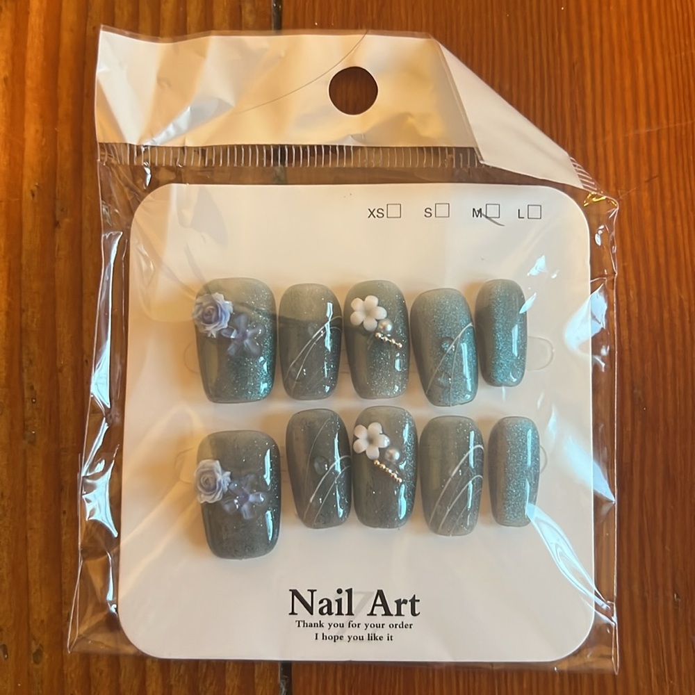 Gray Shiny Floral Nails - Picture 2 of 3